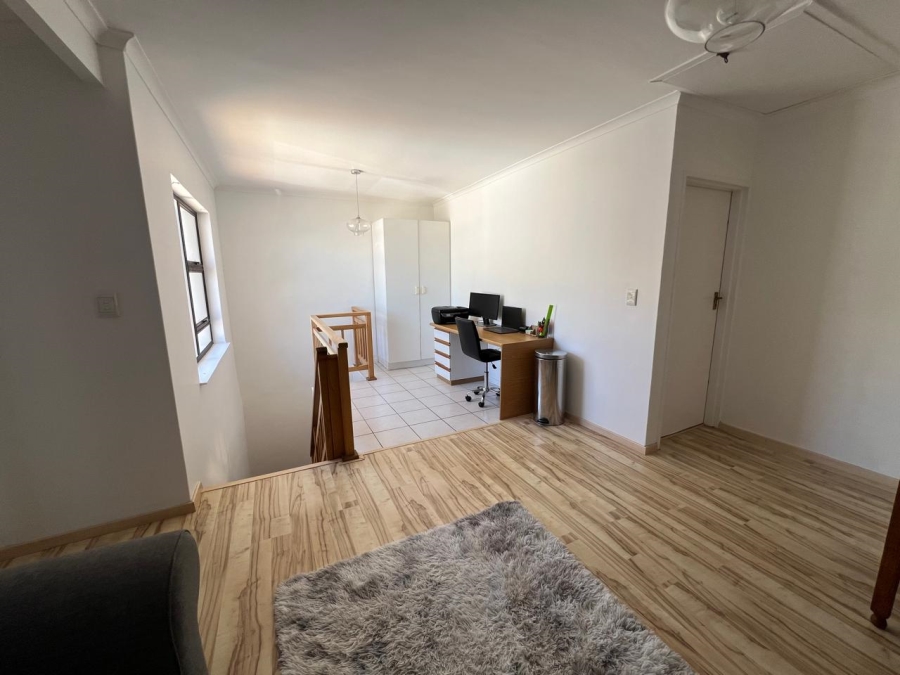 To Let 5 Bedroom Property for Rent in Table View Western Cape